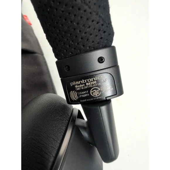 Plantronics Voyager 8200 UC USB-C Model: B8200 With Lined Bag And USB